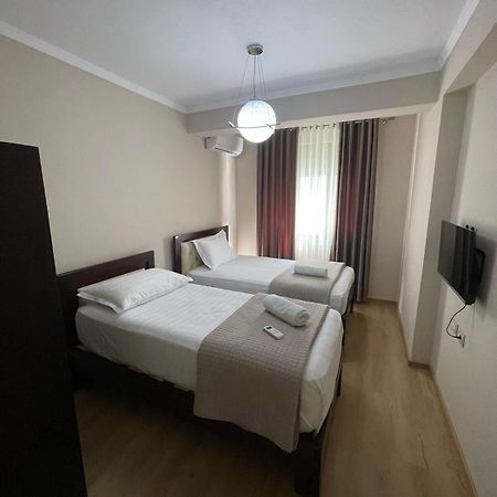 Andi'S Apartment 1 จีโรคาสเตอร์ ภายนอก รูปภาพ