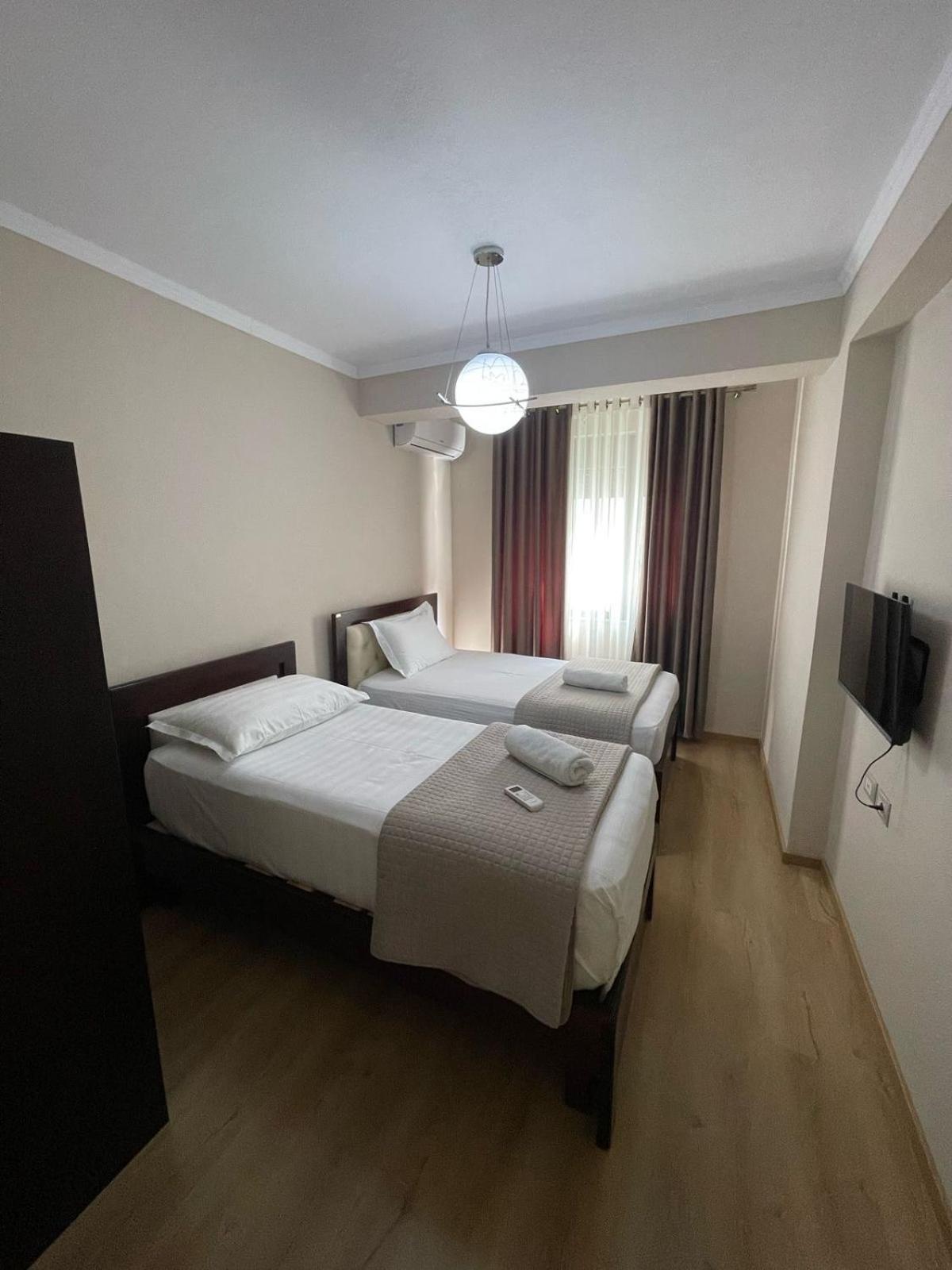 Andi'S Apartment 1 จีโรคาสเตอร์ ภายนอก รูปภาพ