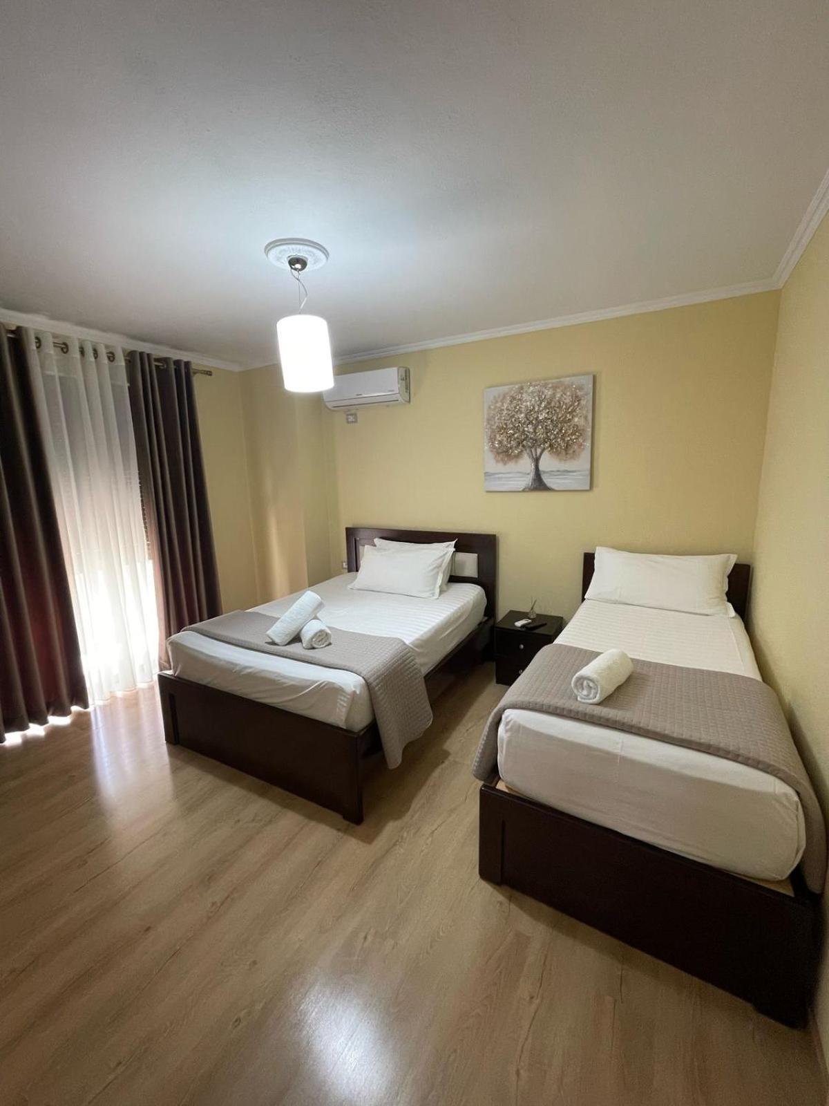 Andi'S Apartment 1 จีโรคาสเตอร์ ภายนอก รูปภาพ